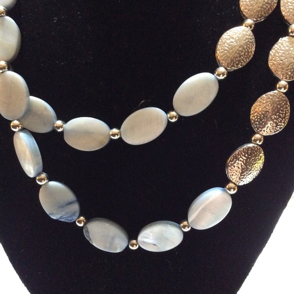 🌹Charming Charlie shell silver beaded necklace - Picture 2 of 4